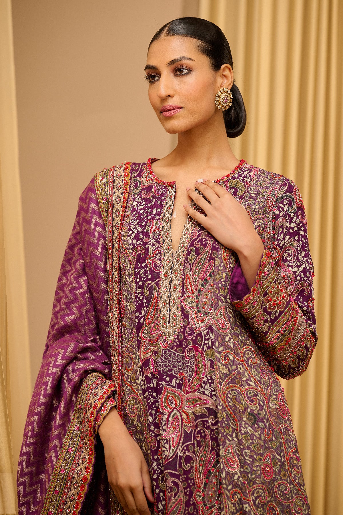 Kashida Paisley Kurta And Trousers Set