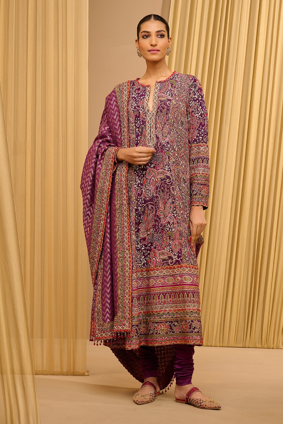 Kashida Paisley Kurta And Trousers Set