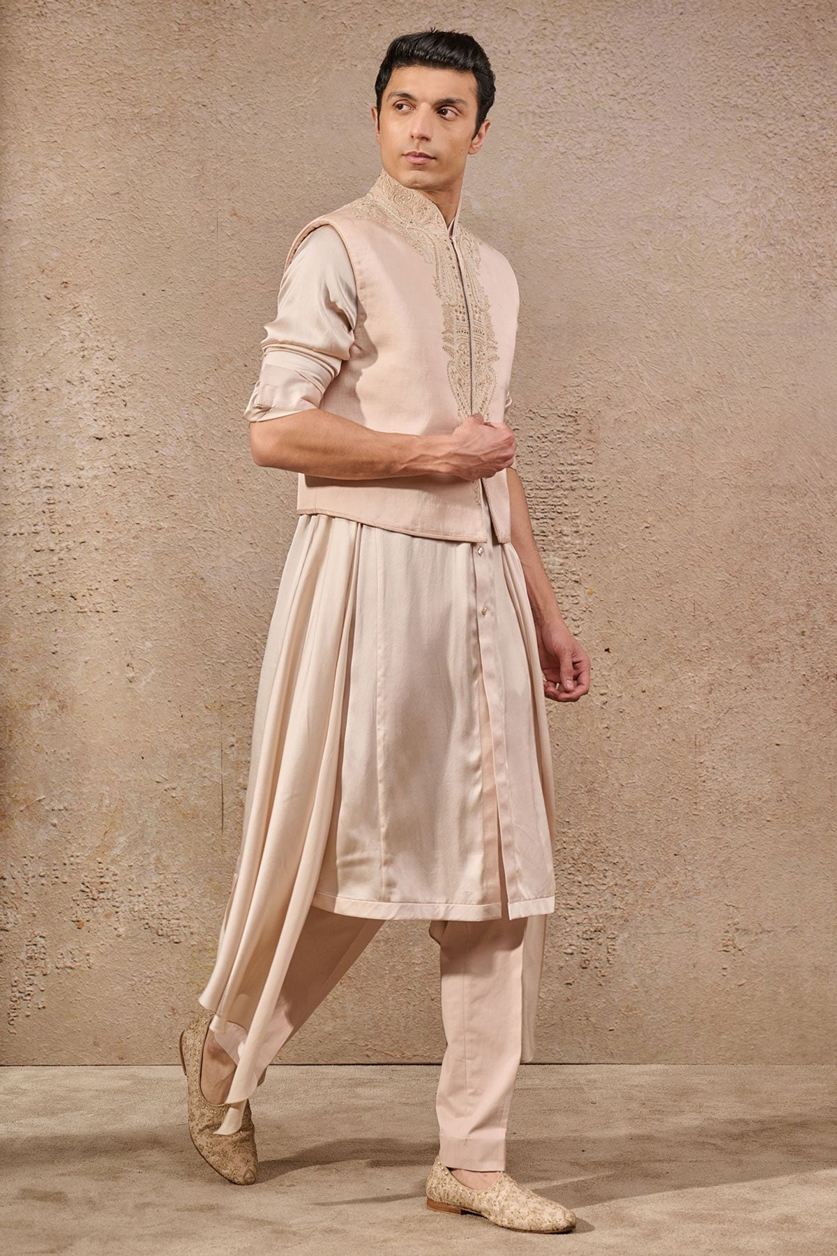 Embroidered Textured Waistcoat