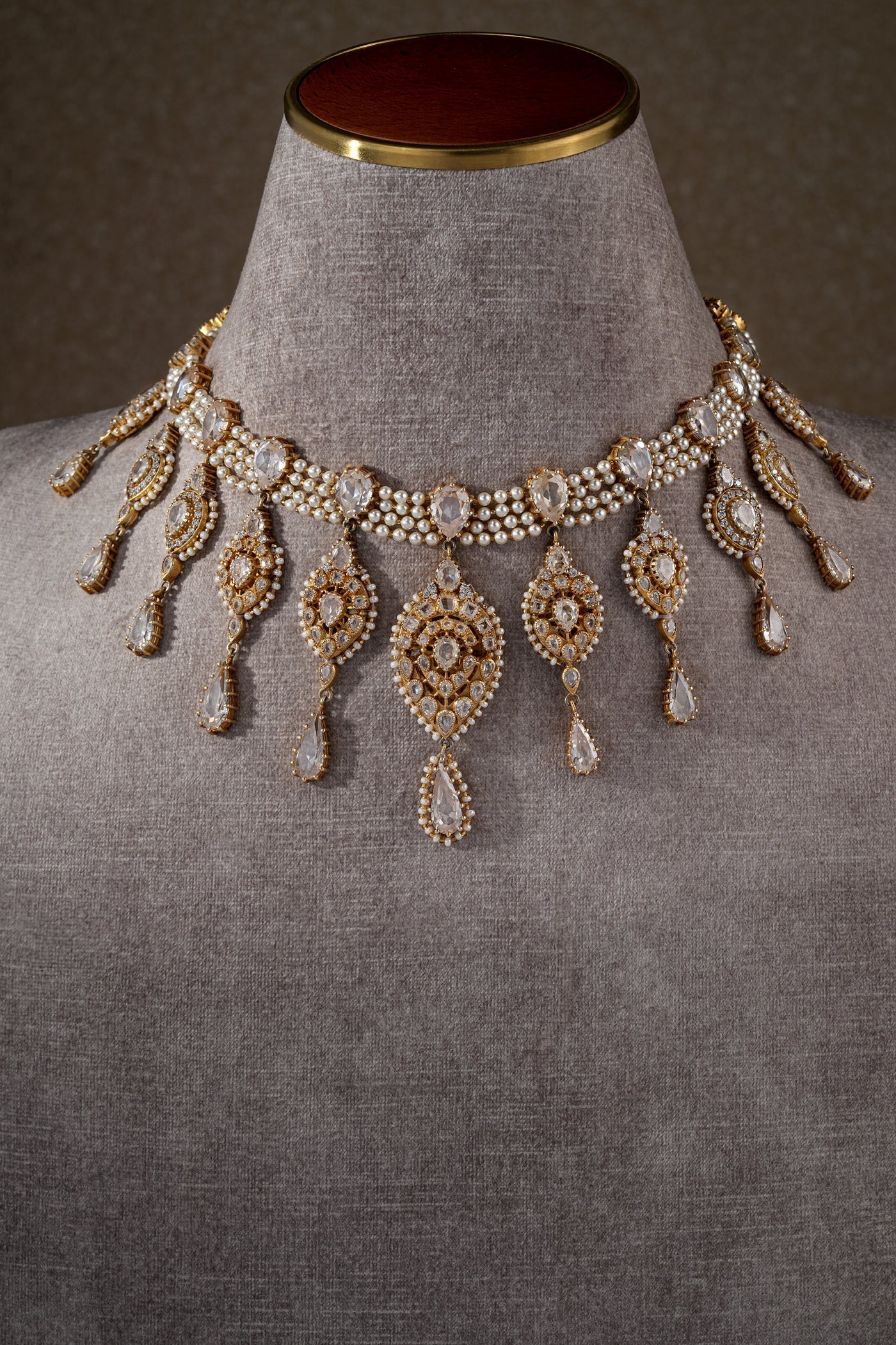 Gulluband necklace