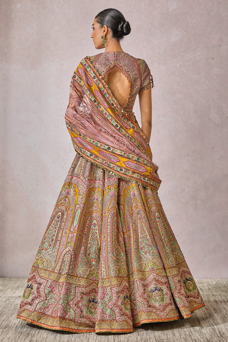 Blouse-Dupatta-Lehenga-Veil