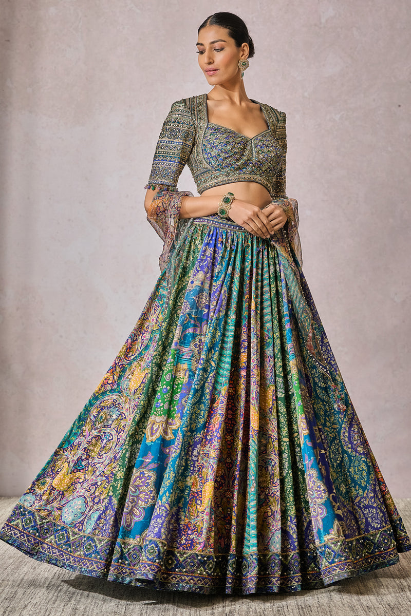 Blouse-Scarf-Lehenga