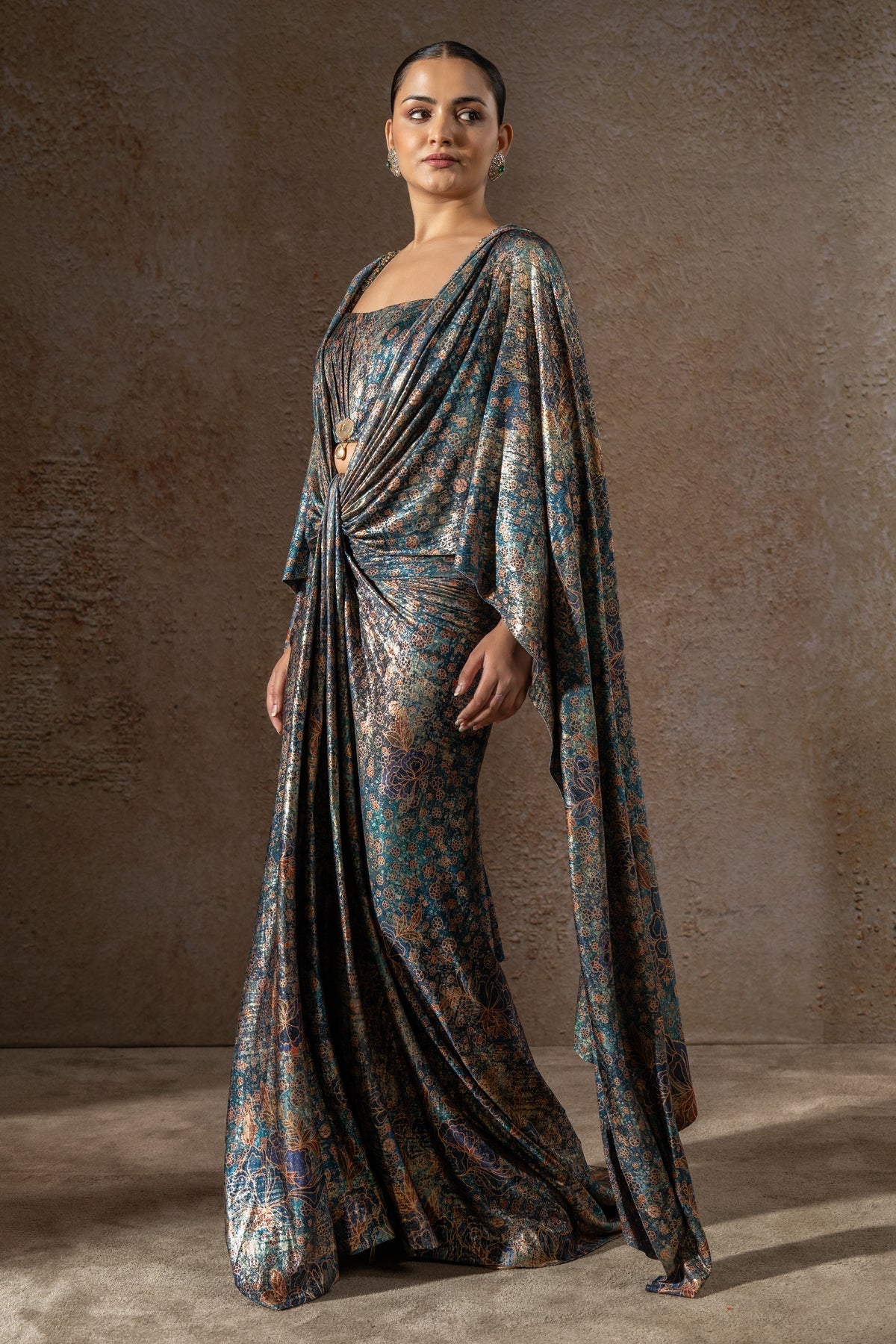 Golden Light Floral Motif Concept Saree