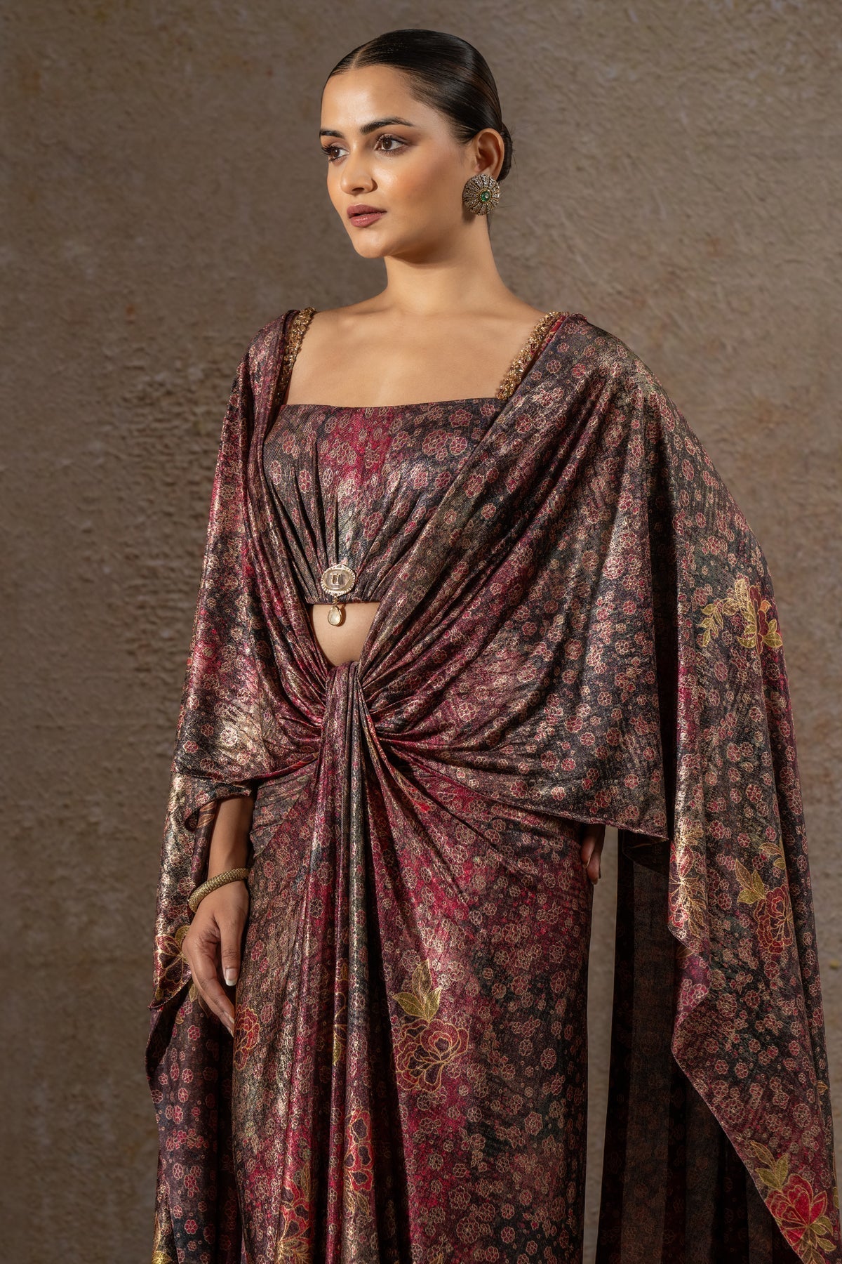 Golden Light Floral Motif Concept Saree