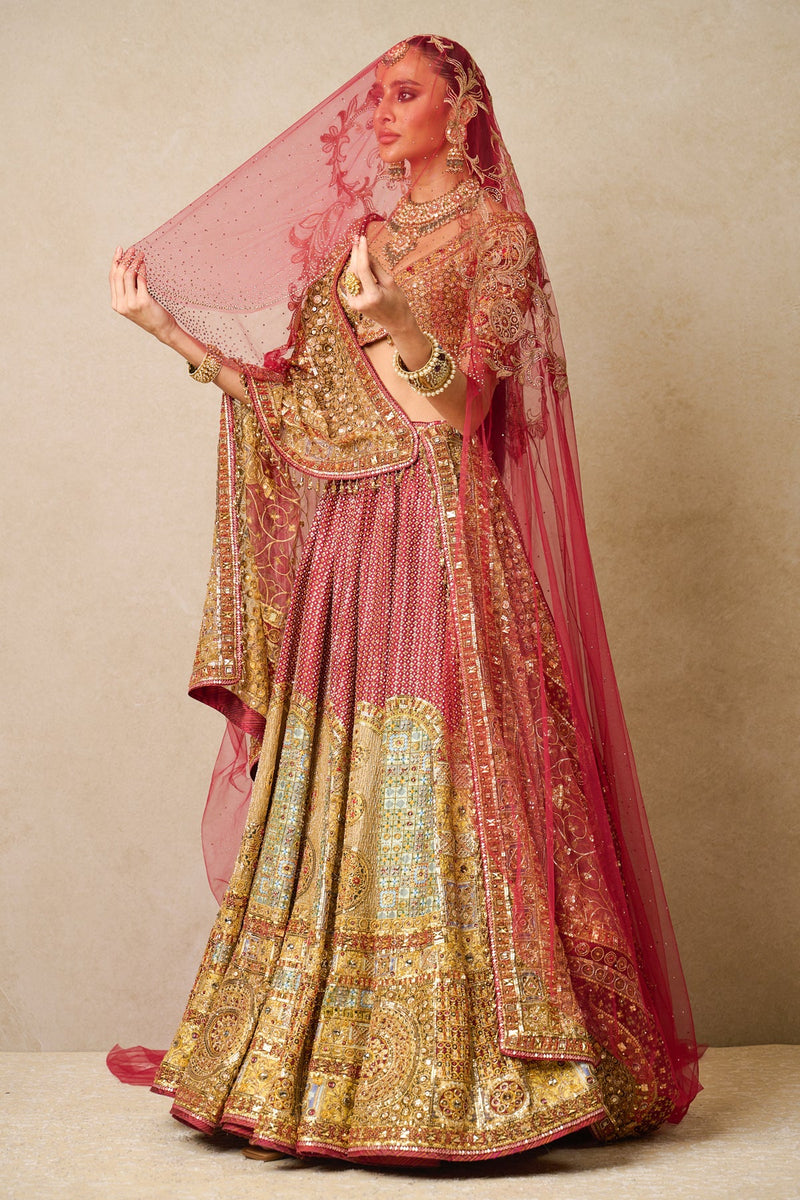 Blouse-Dupatta-Lehenga-Veil