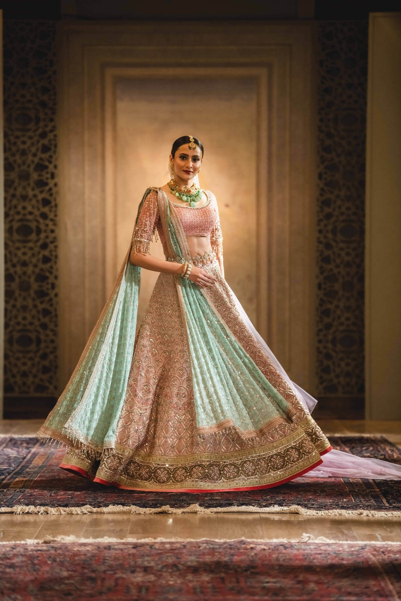 TARUN TAHILIANI　シルク トップス